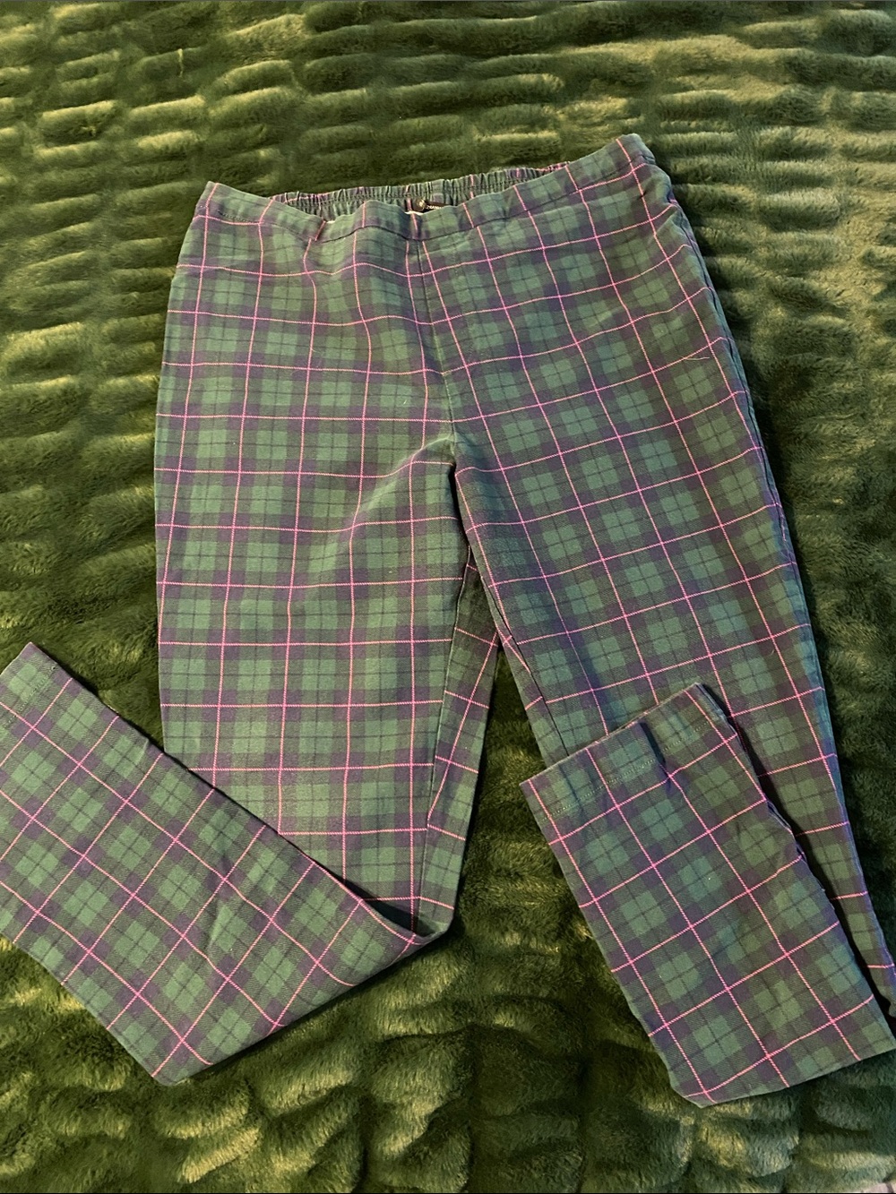 Isaac Mizrahi Green Plaid Elastic Waist Pants with Pink Accents